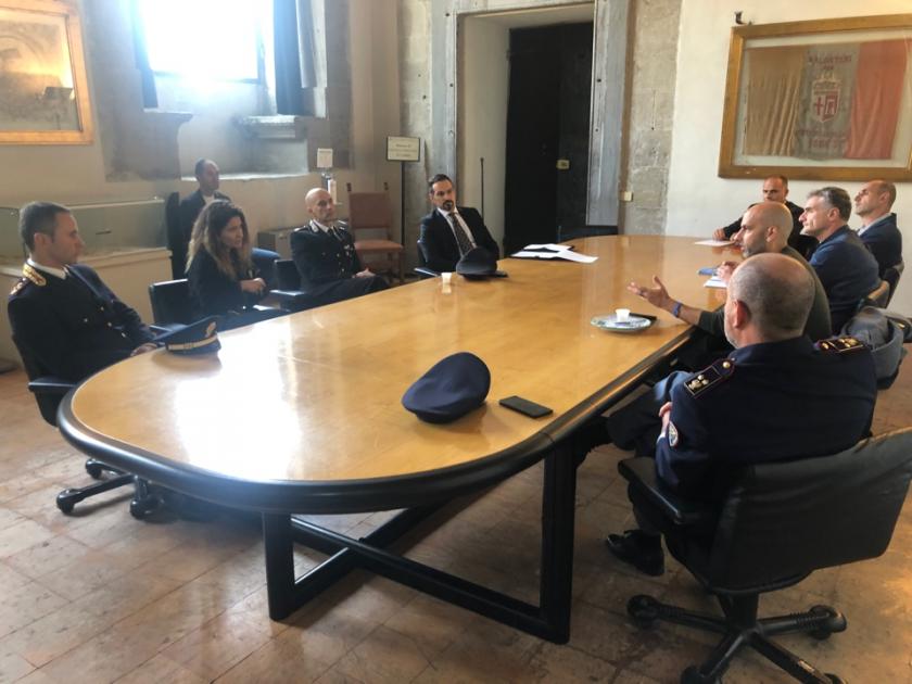 Sicurezza Urbana Tavolo In Comune Con Il Sindaco Luca Secondi E Le