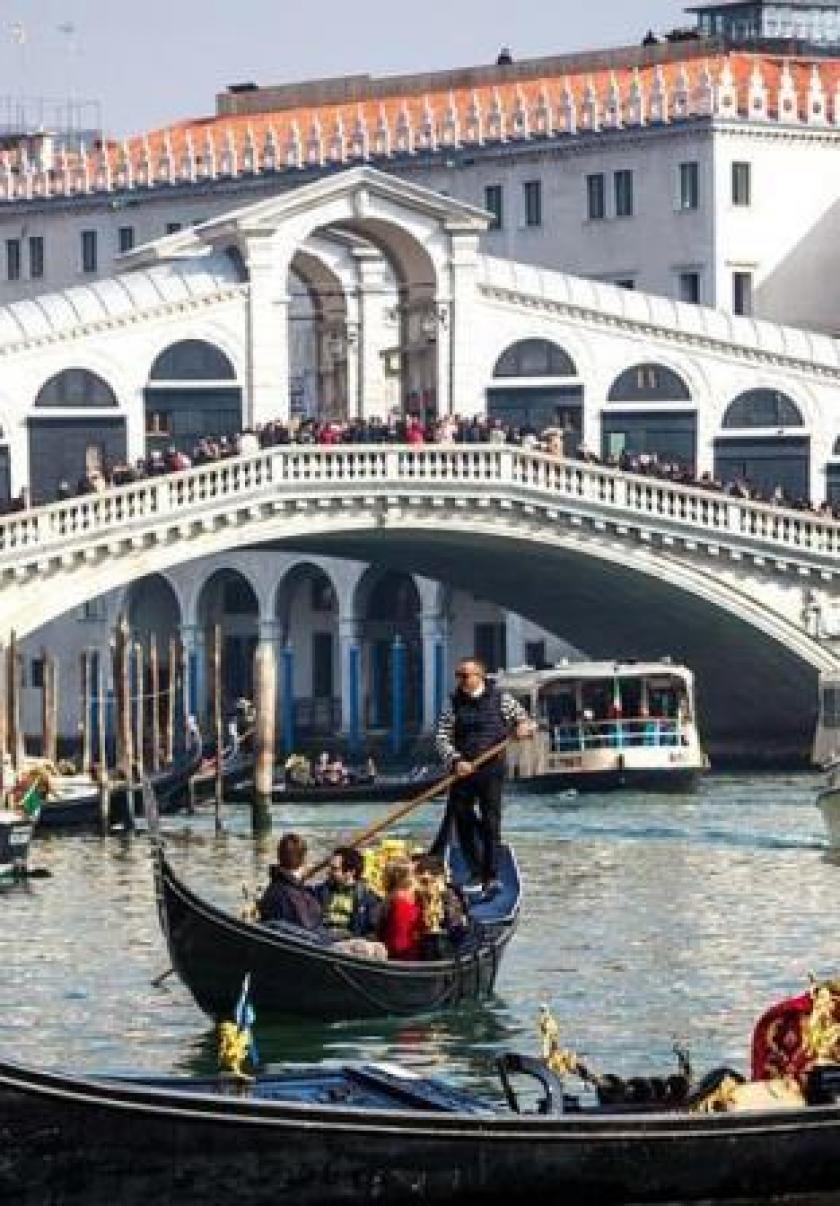 Tassa di sbarco fino a 10 euro per chi arriva a Venezia ...