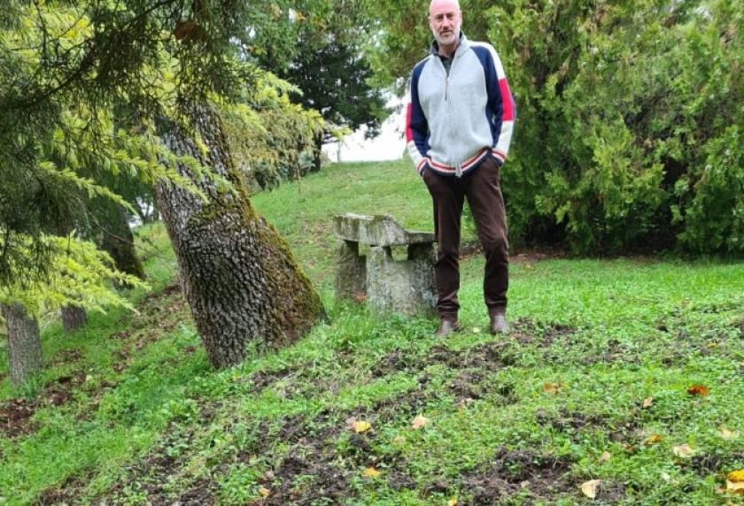 Sansepolcro il giardino dell agriturismo di nuovo devastato dai