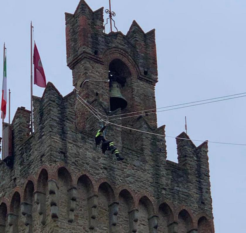 Arezzo dalla torre del Comune al sagrato del Duomo la befana dei