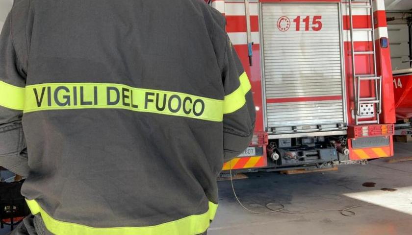 Bambino Di Mesi Resta Chiuso In Auto A Citt Di Castello Salvato Dai Vigili Del Fuoco