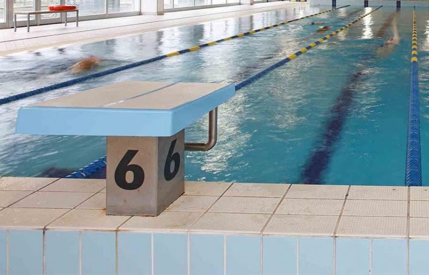 Analisi sulle acque chiusa la vasca piccola della piscina