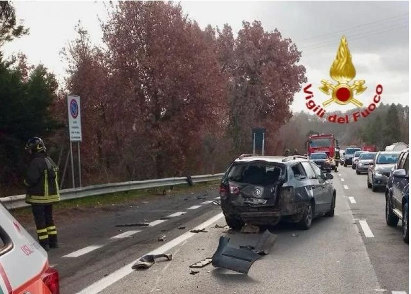 Incidente stradale a Olmo di Arezzo tre persone ferite Saturno